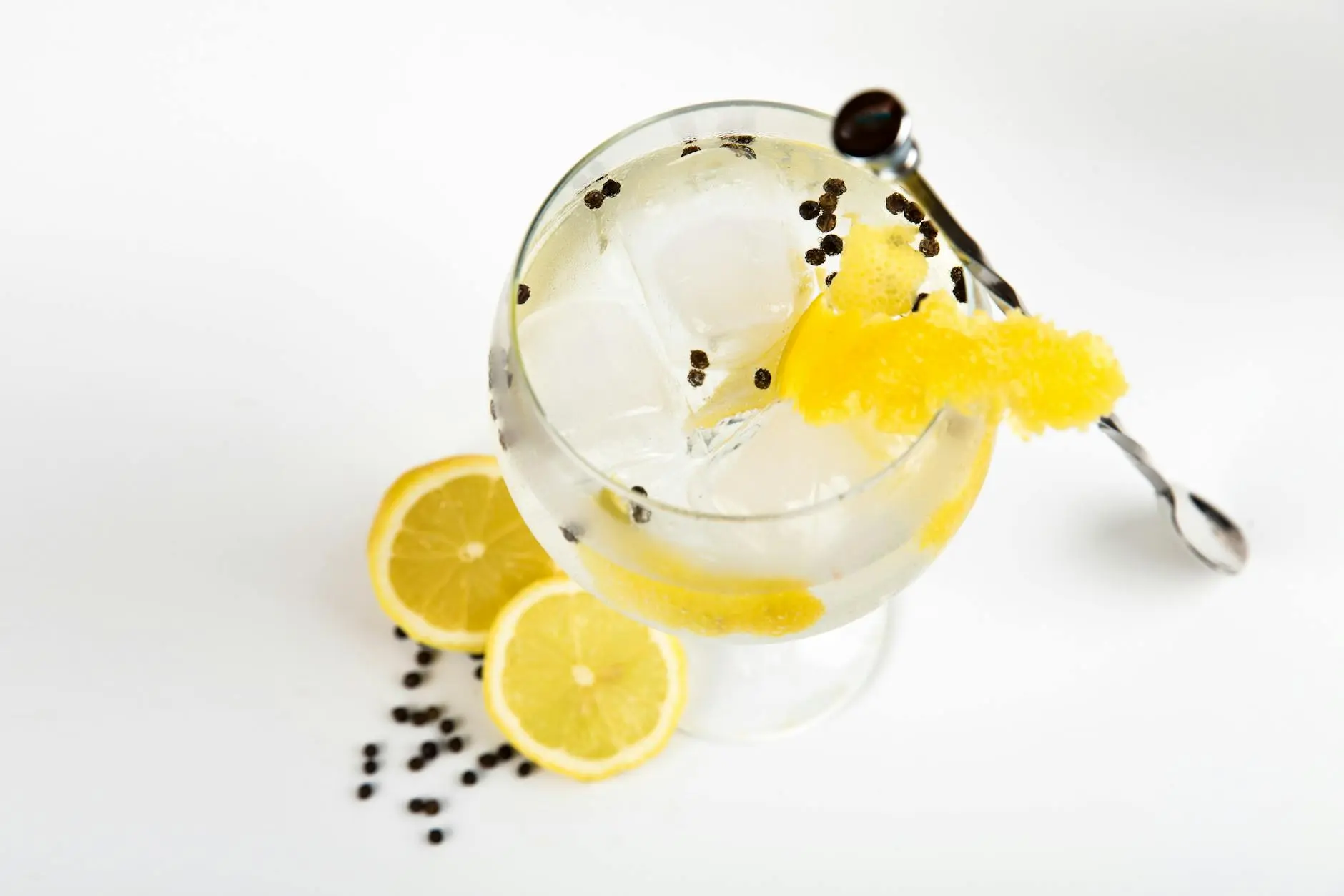 How to Make a Gin and Tonic Cocktail